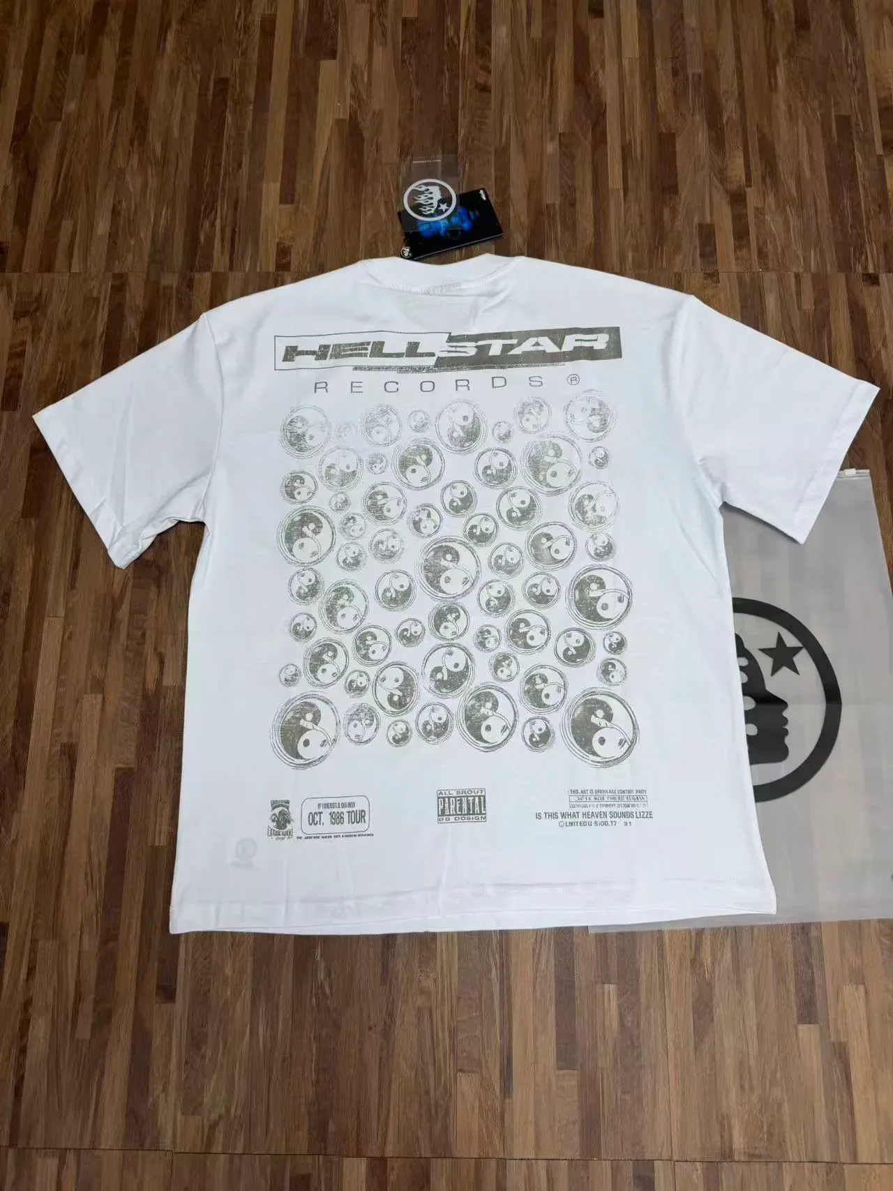 تي شيرت أبيض Hellstar Records بطباعة جرافيك 6