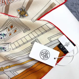 爱马仕 米色 红色 插图 建筑 图案 扑克牌 细节 丝绸 围巾