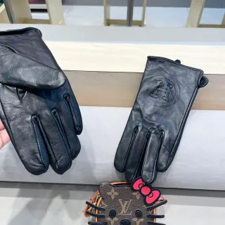 Hermès Black Embossed Logo Smooth Leather Gloves