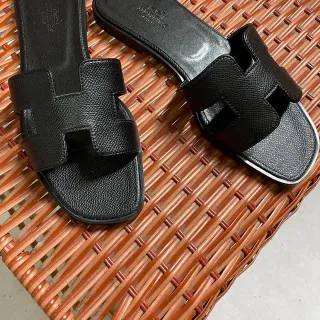 Hermès Black H-Shaped Strap Textured Leather Slippers