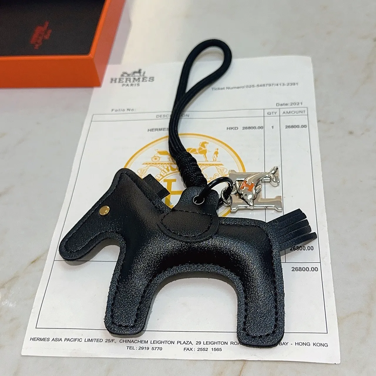 Hermès Sac à main en cuir texturé avec silhouette de tête de cheval en noir et argent 2