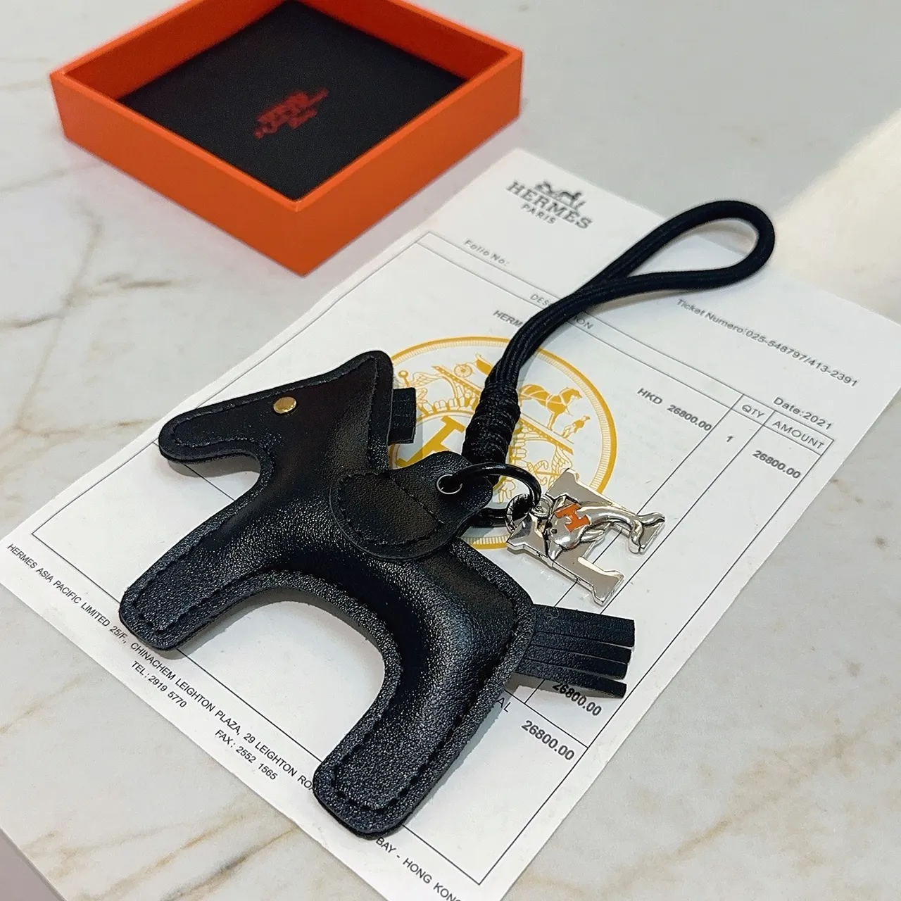Hermès Sac à main en cuir texturé avec silhouette de tête de cheval en noir et argent 3