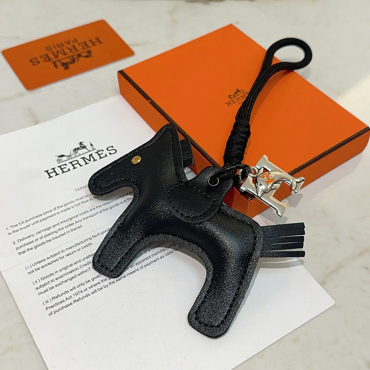 Hermès Sac à main en cuir texturé avec silhouette de tête de cheval en noir et argent 5