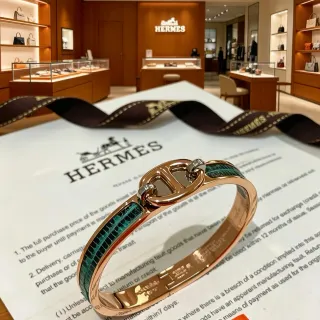 Hermès Clic H Gold Green Toggle Clasp Rose Metal Bracelet