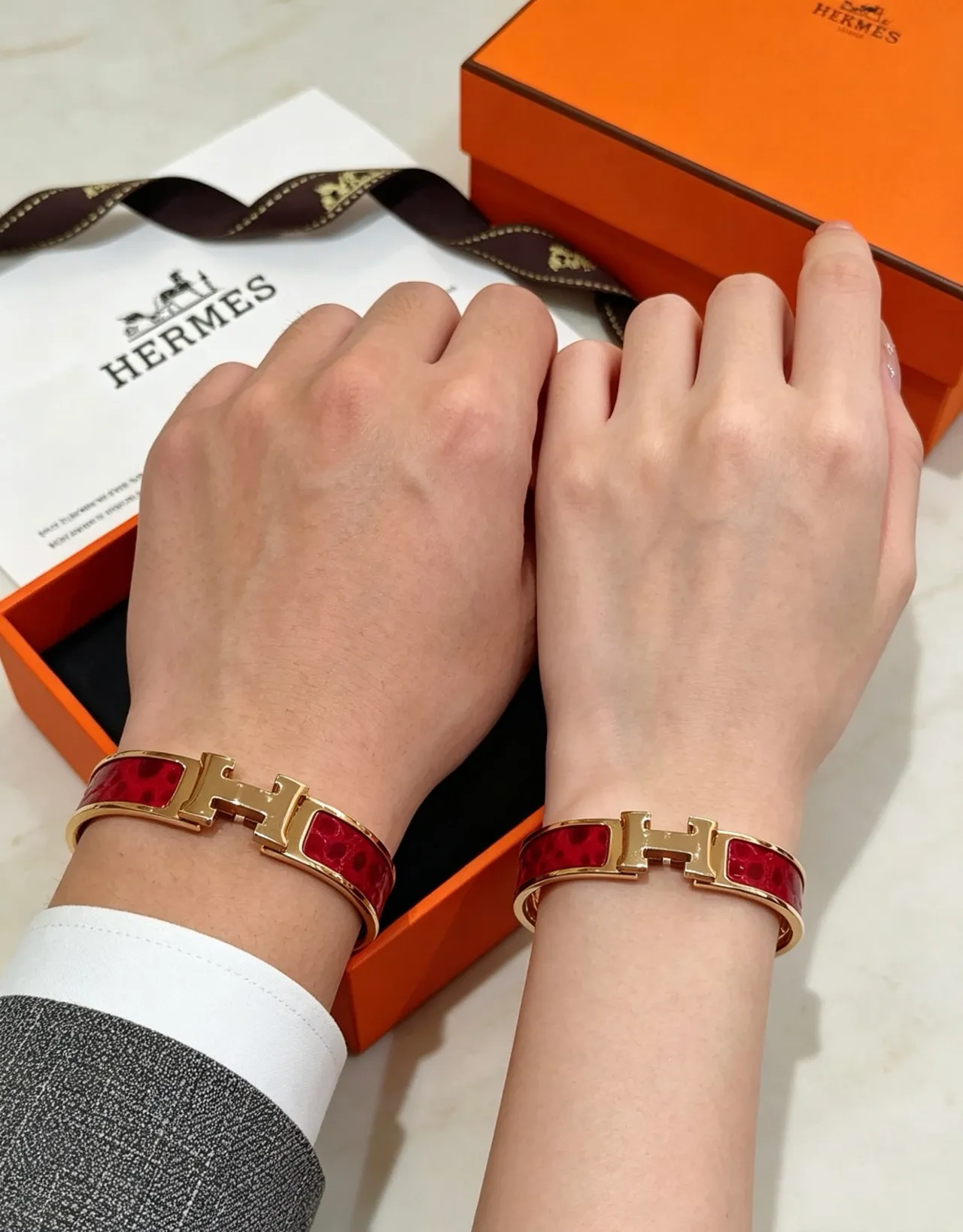 Hermès Clic H Red Enamel Gold-Tone Bracelet 8
