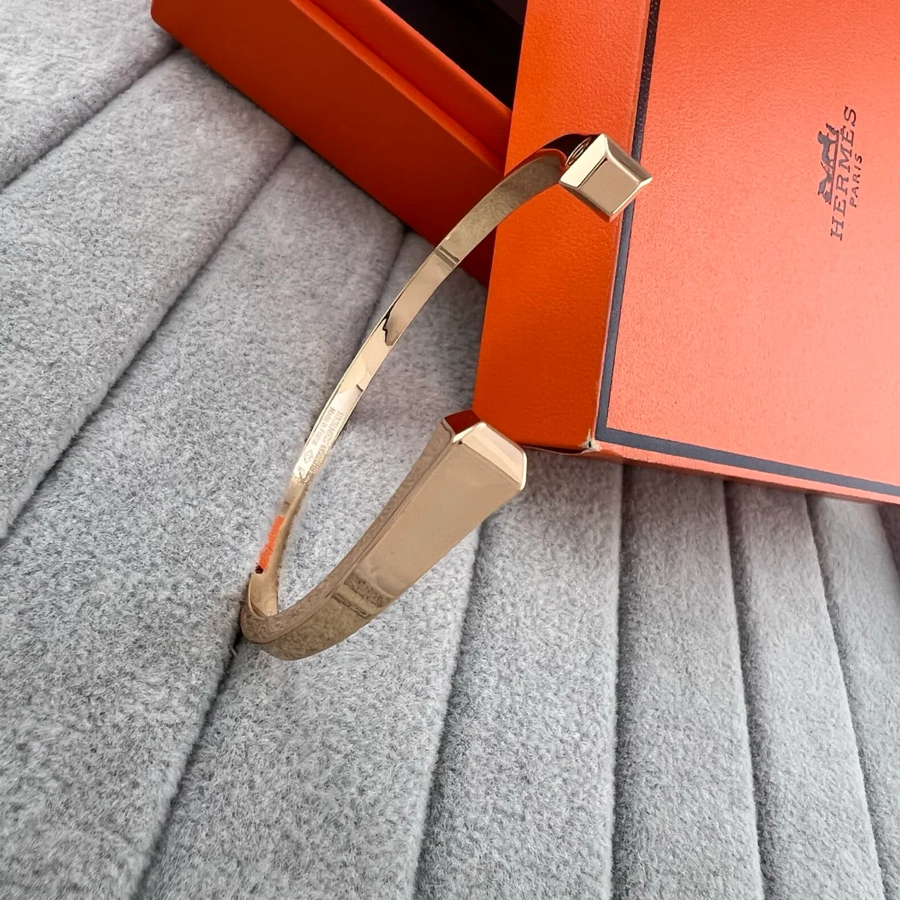Hermès Colar de Cão Prata e Dourado Geométrico Facetado Extremidades Pulseira Aberta com Punho 4