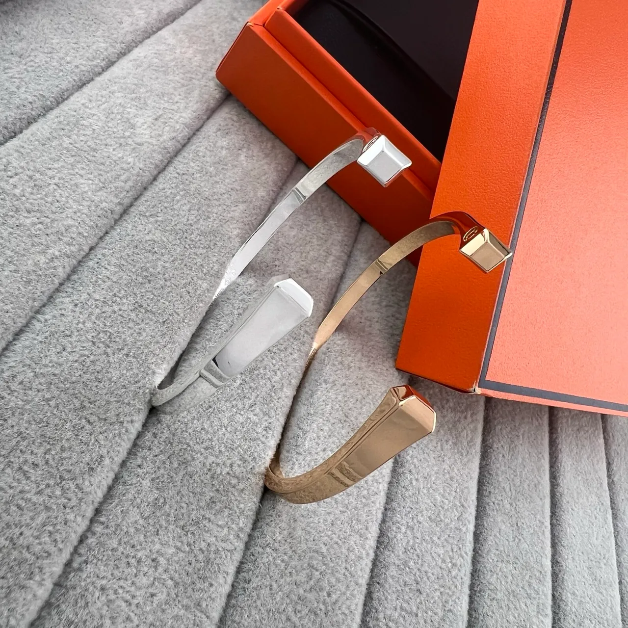 Hermès Colar de Cão Prata e Dourado Geométrico Facetado Extremidades Pulseira Aberta com Punho 5