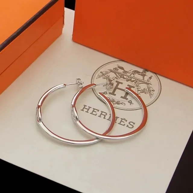 أقراط حلقية Hermès ذهبية ومينا أحمر 5