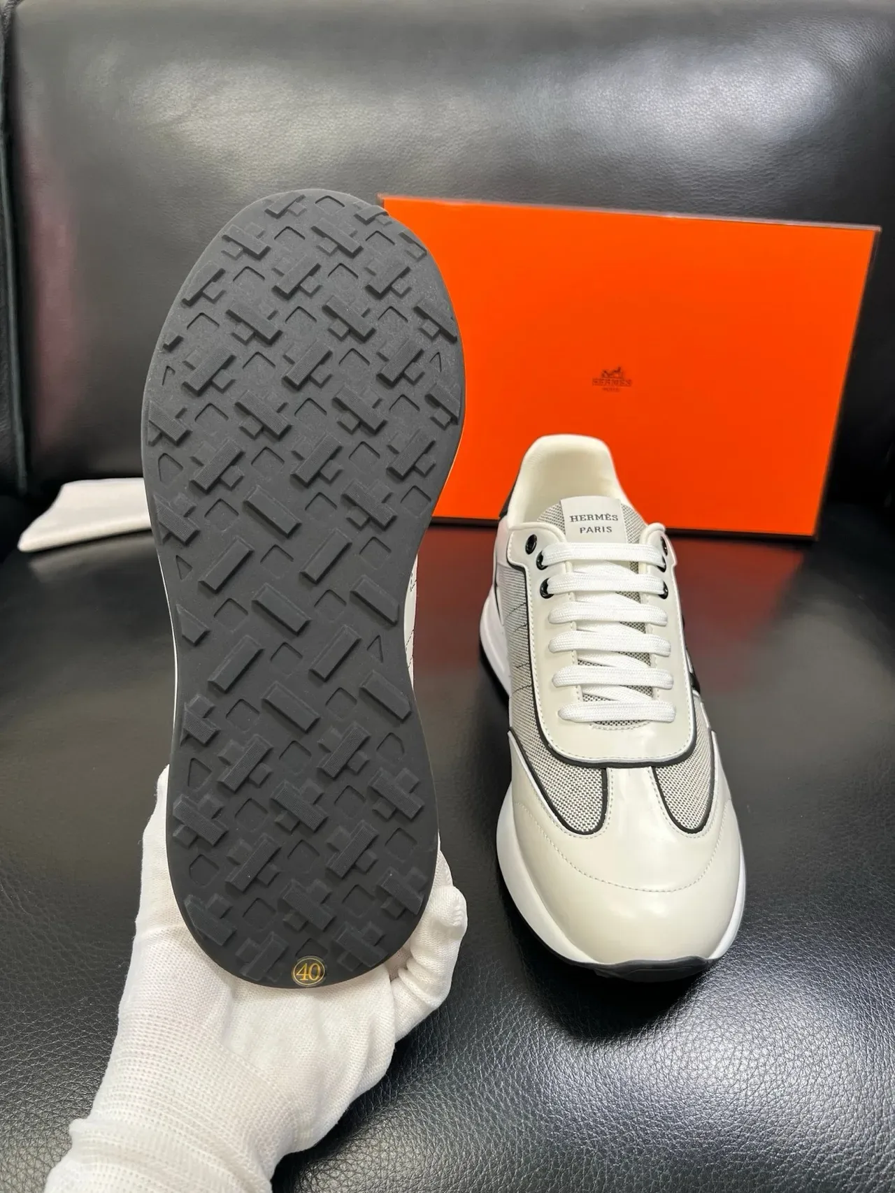 Hermès H-Run Style sneakers lifestyle couleur off-white et noir 2