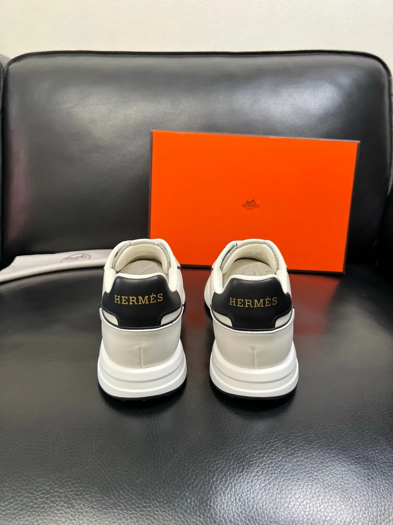 Hermès H-Run Style sneakers lifestyle couleur off-white et noir 3