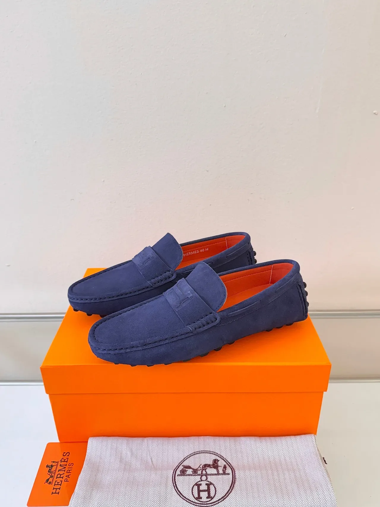 Hermès H-Strap Loafer Ante Navy Orange Detalle Superior 2