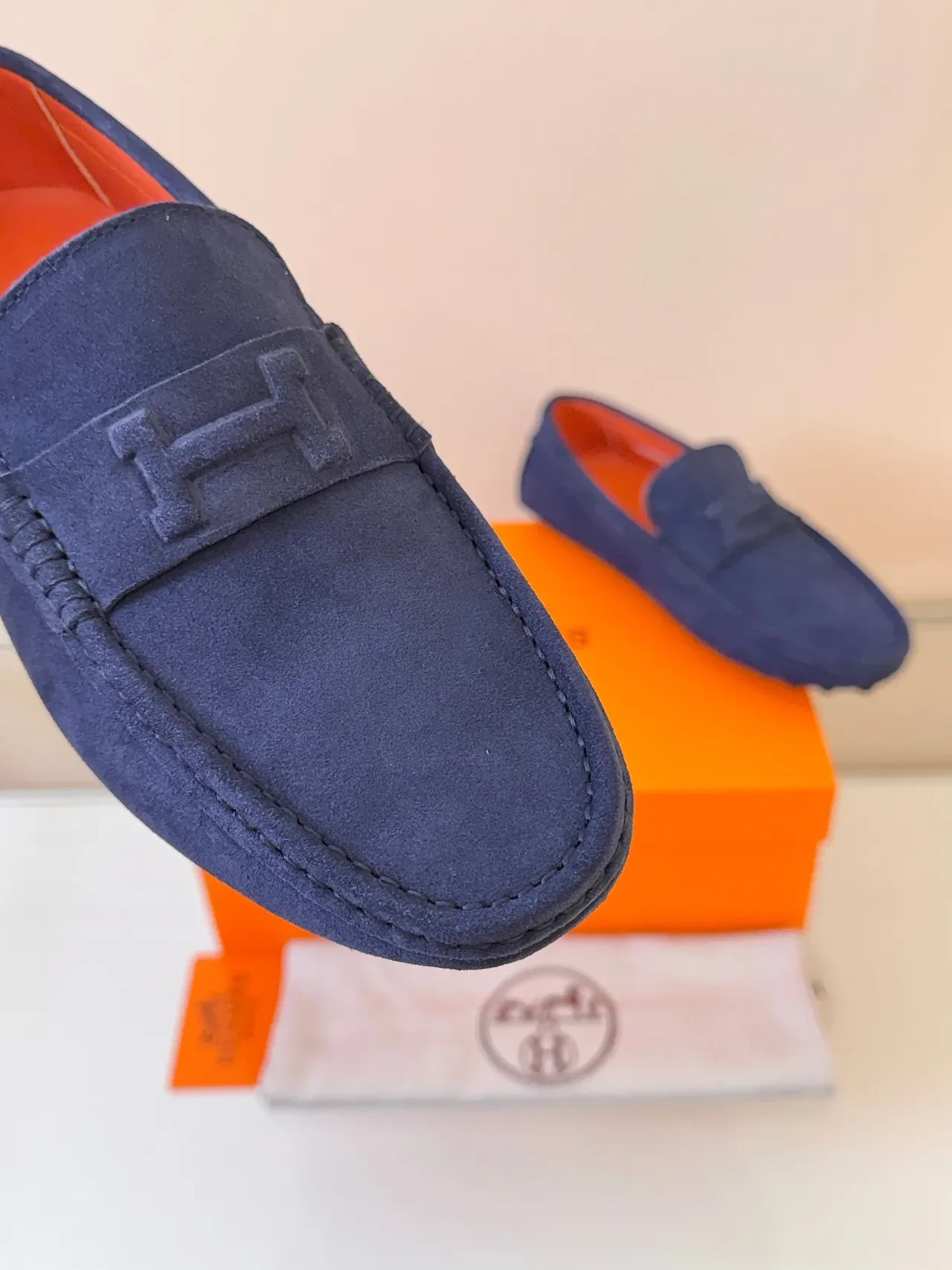 Hermès H-Strap Loafer Ante Navy Orange Detalle Superior 3