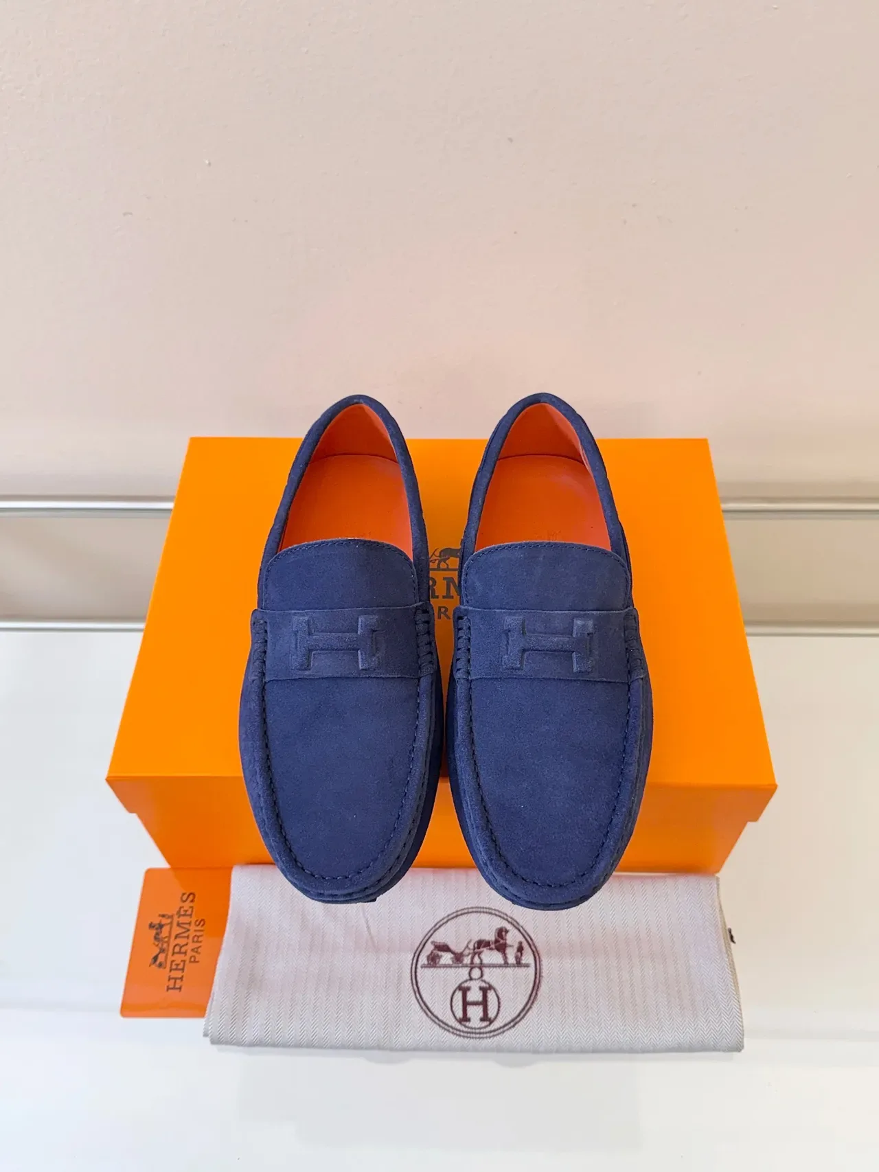Hermès H-Strap Loafer Ante Navy Orange Detalle Superior 6