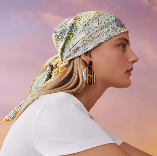 Hermès وشاح حريري برتقالي متعدد الألوان مرسوم 3