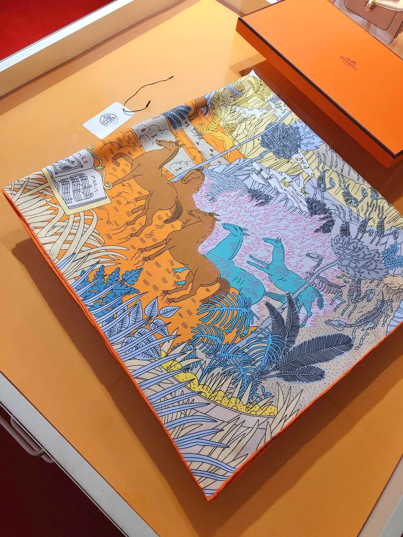 Hermès وشاح حريري برتقالي متعدد الألوان مرسوم 5