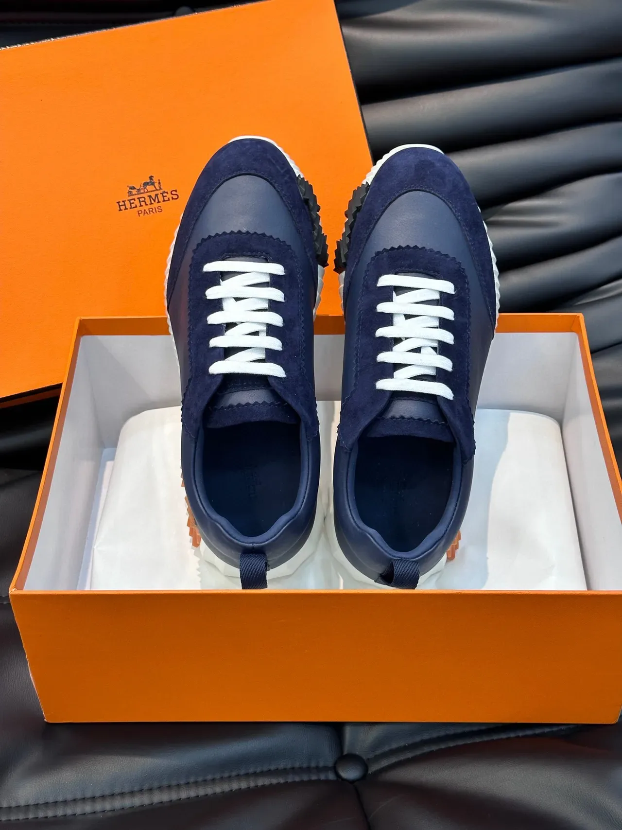 Hermès Sneakers Lifestyle Navy Blanc Daim et Cuir Lacets Plates 4