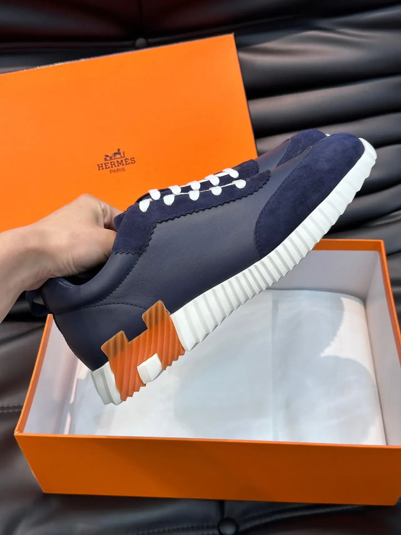 Hermès Sneakers Lifestyle Navy Blanc Daim et Cuir Lacets Plates 5