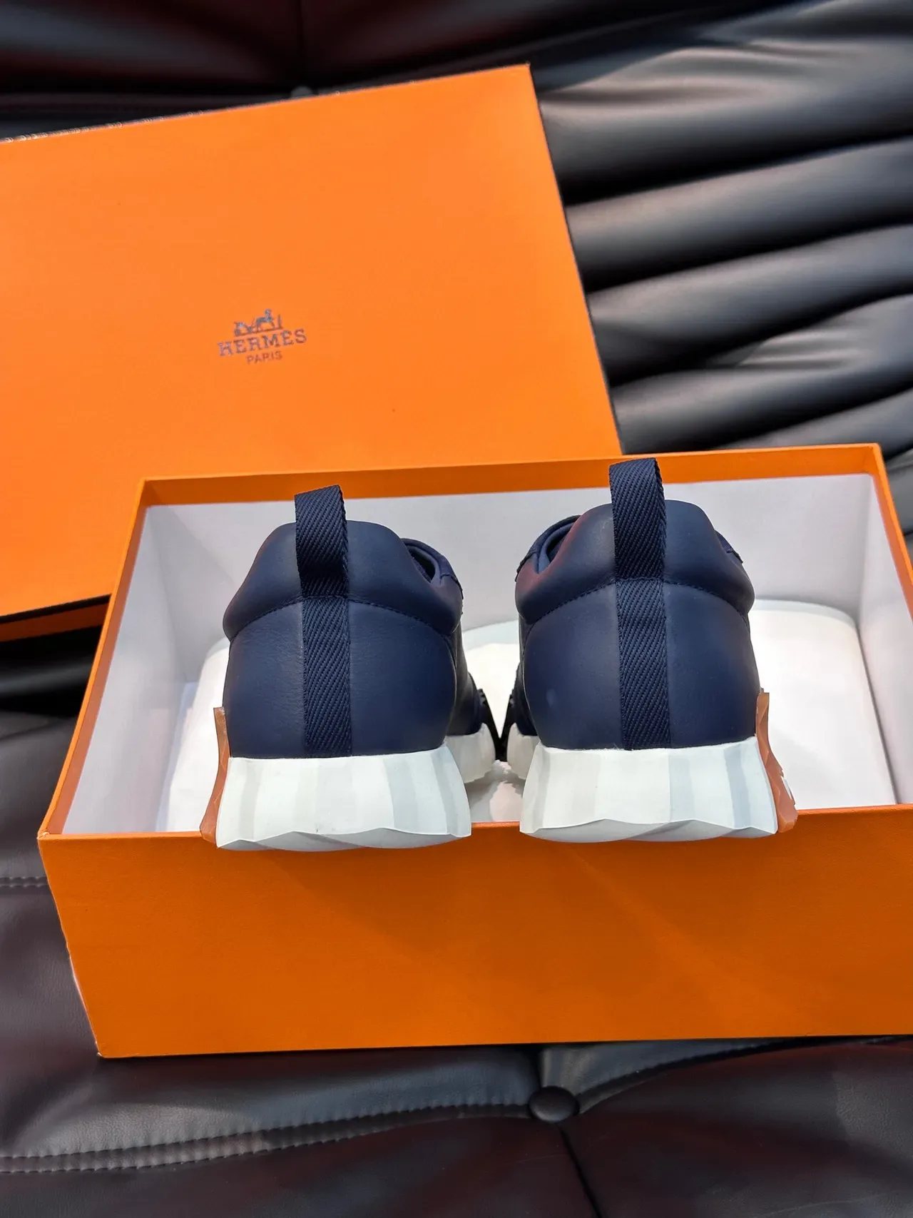 Hermès Sneakers Lifestyle Navy Blanc Daim et Cuir Lacets Plates 6