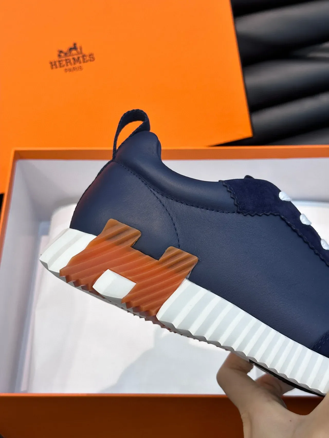 Hermès Sneakers Lifestyle Navy Blanc Daim et Cuir Lacets Plates 7