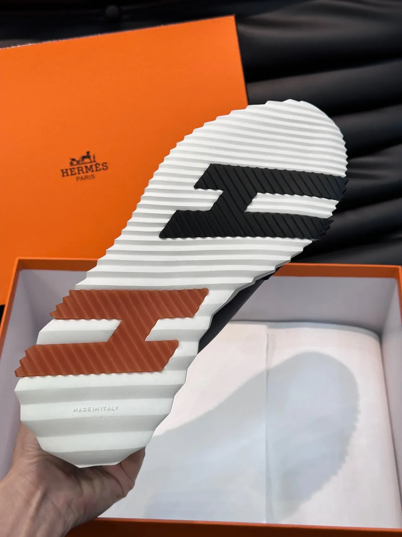 Hermès Sneakers Lifestyle Navy Blanc Daim et Cuir Lacets Plates 9