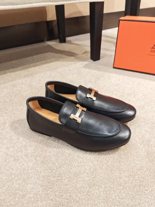 Hermès Oran ब्लैक लेदर गोल्ड H-बकल लोफर्स 3