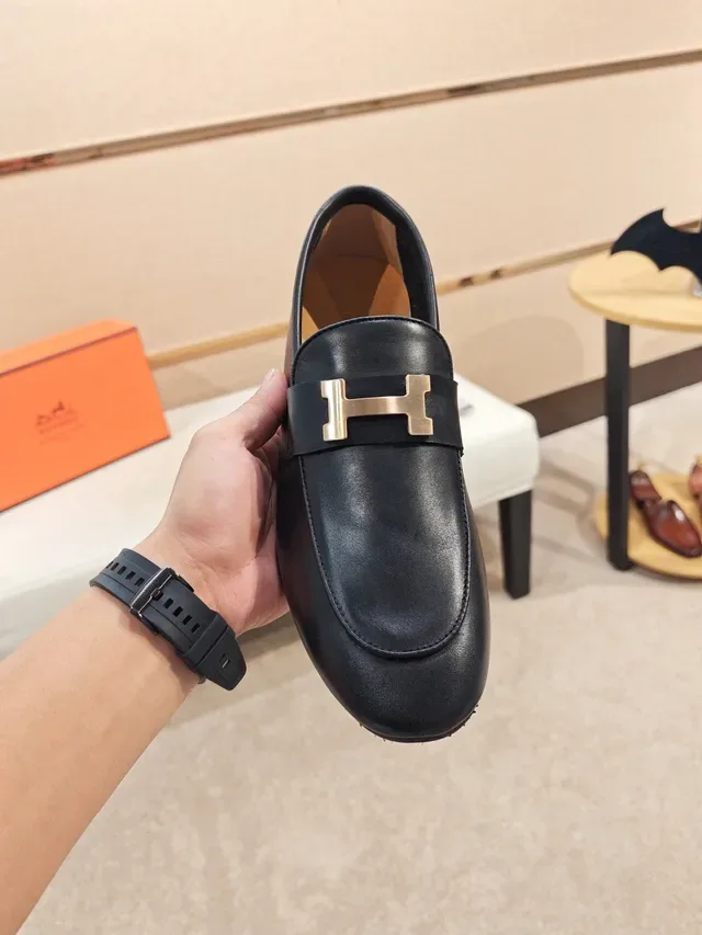 Hermès Oran ब्लैक लेदर गोल्ड H-बकल लोफर्स 4