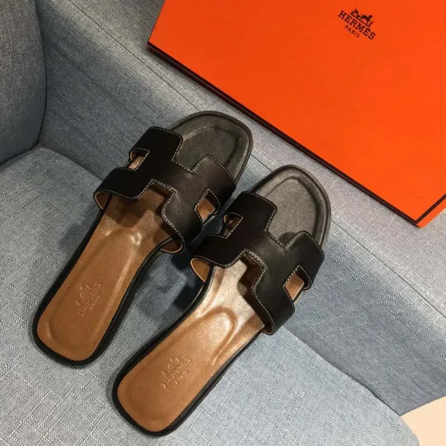 Hermès Oran Black Leather H-Strap Slippers 4