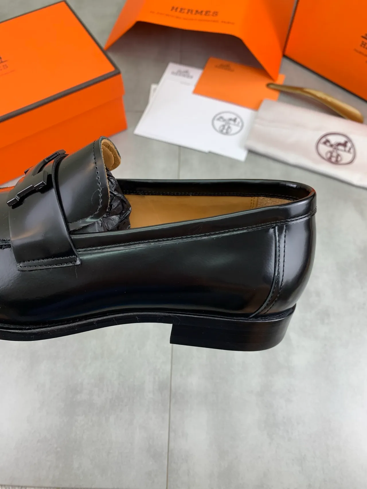 Hermès Oran Loafer Cuir patenté noir H-Buckle Loafer 4