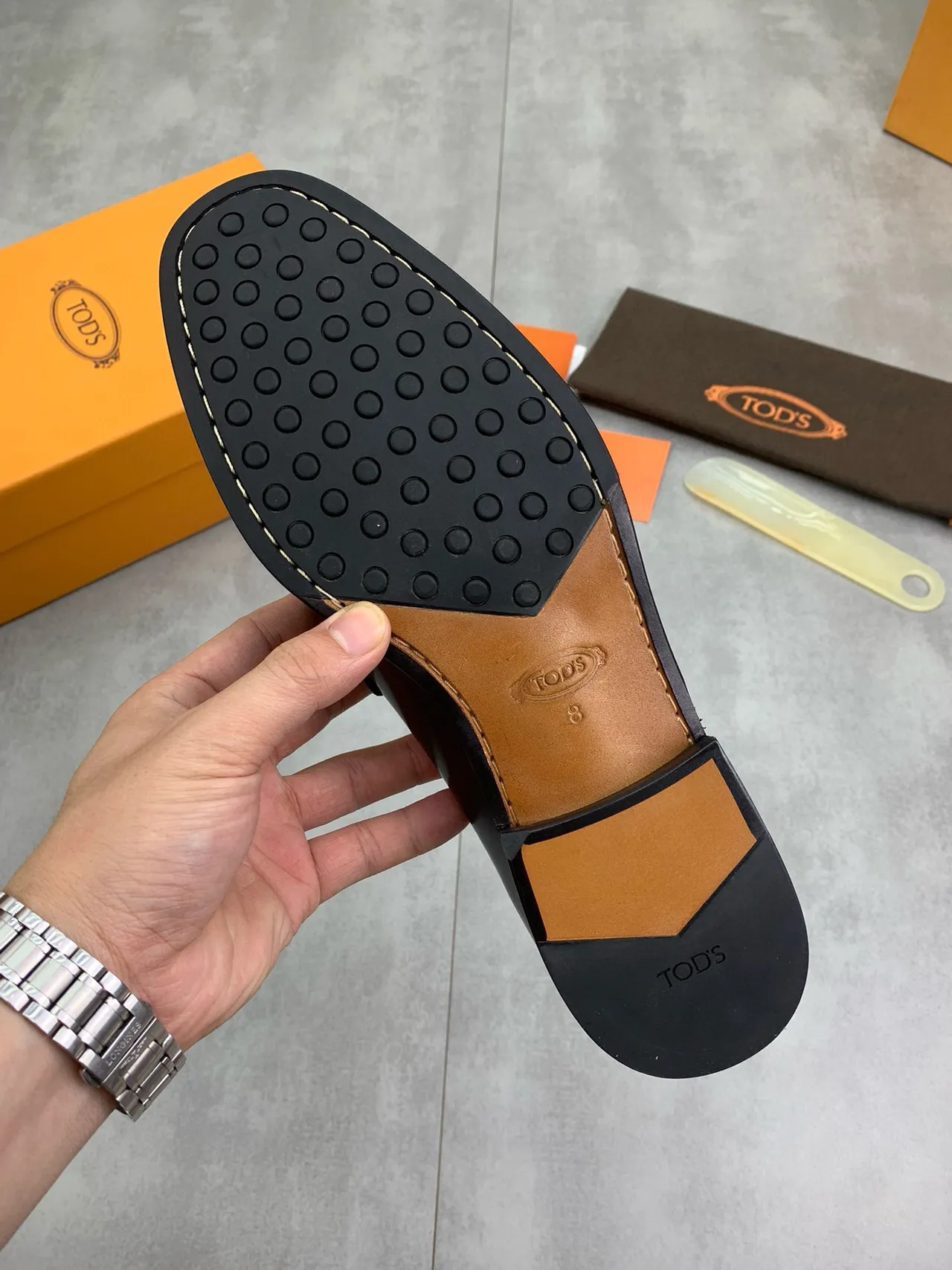 Hermès Oran Mocassim Couro preto polido fivela dourada H Mocassins 3