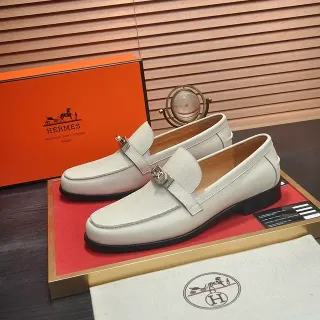Hermès Oran Mocassins Creme Couro Texturizado Fivela de Metal