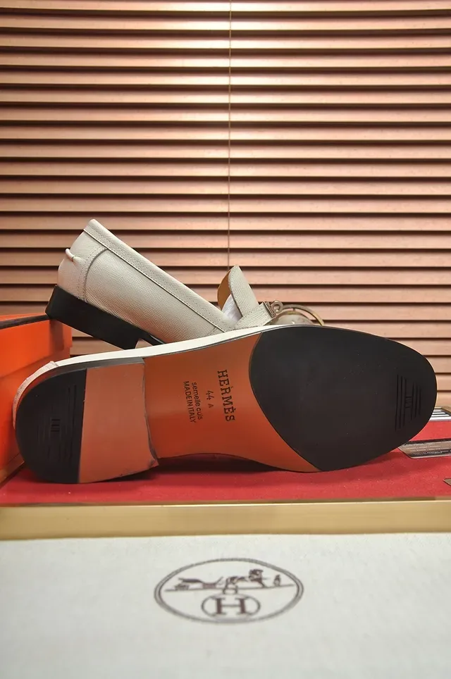 Hermès Oran Mocassins Crème Cuir Texturé Boucle Métallique 3