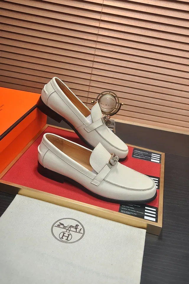 Hermès Oran Mocassins Crème Cuir Texturé Boucle Métallique 4