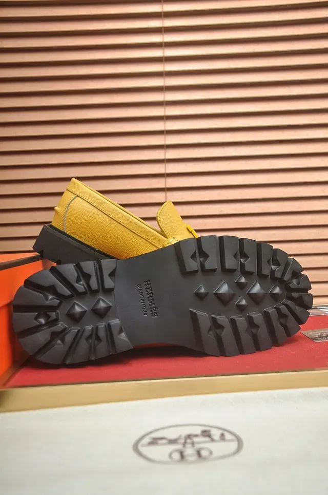 Hermès Oran Mocasins Jaune Cuir Texturé H-Hardware Semelle à Crampons 3