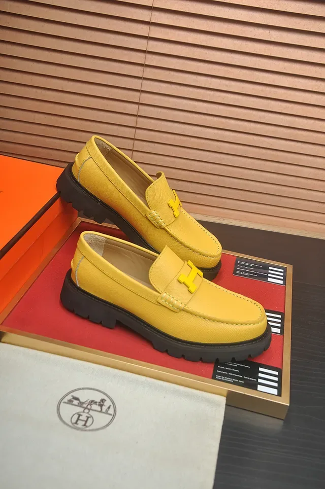 Hermès Oran Mocasins Jaune Cuir Texturé H-Hardware Semelle à Crampons 4