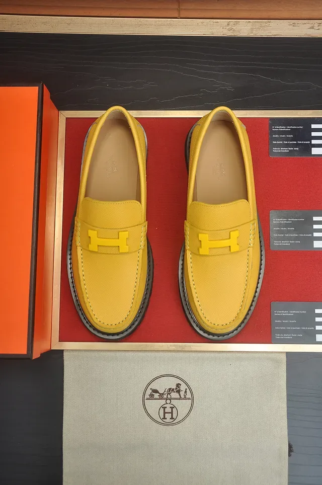 Hermès Oran Mocasins Jaune Cuir Texturé H-Hardware Semelle à Crampons 5