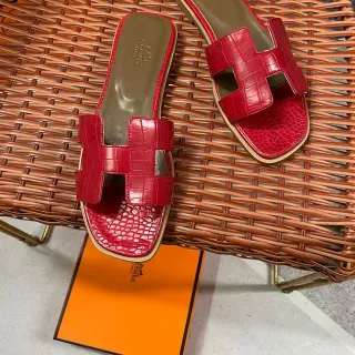 Hermès Oran Red Crocodile-Embossed Leather Slippers