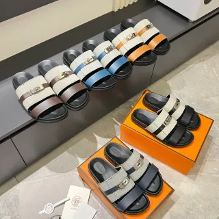 Hermès Oran दो पट्टियों वाले स्लाइड सैंडल