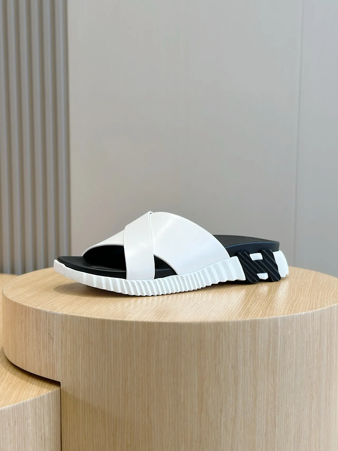 Hermès Oran White and Black Cross-Strap Slippers 2