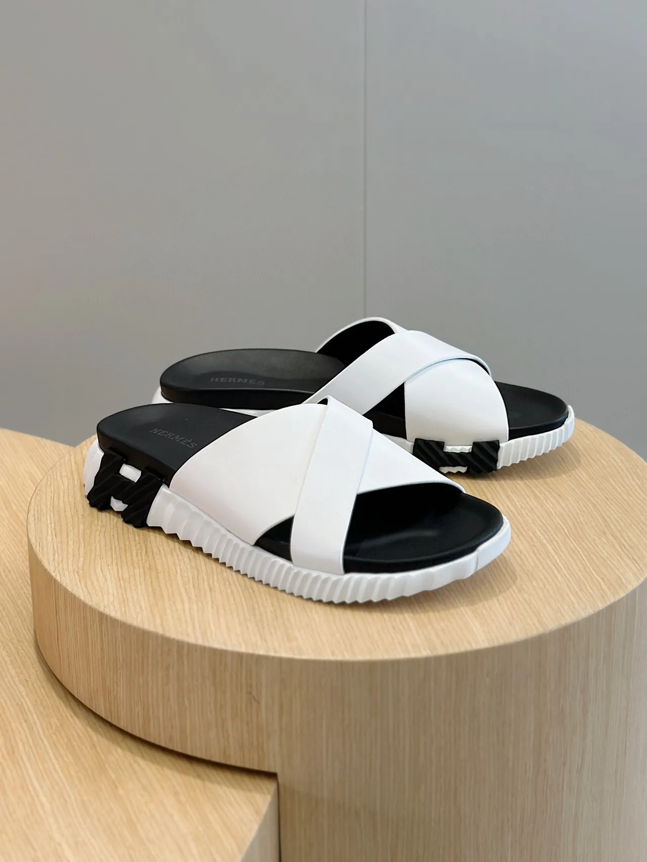 Hermès Oran White and Black Cross-Strap Slippers 3