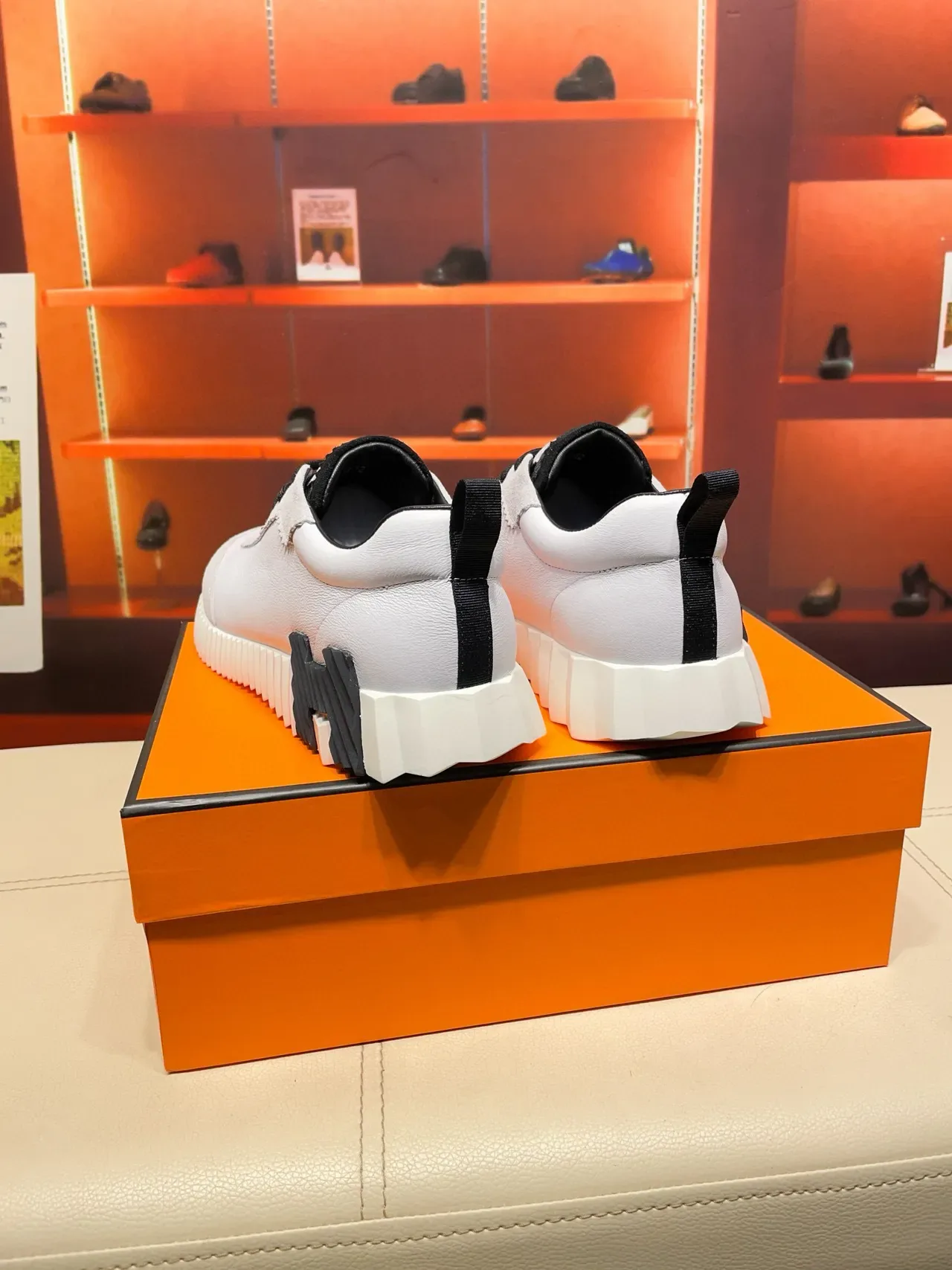 Hermès Oran সাদা এবং ধূসর লাইফস্টাইল স্নিকার 2