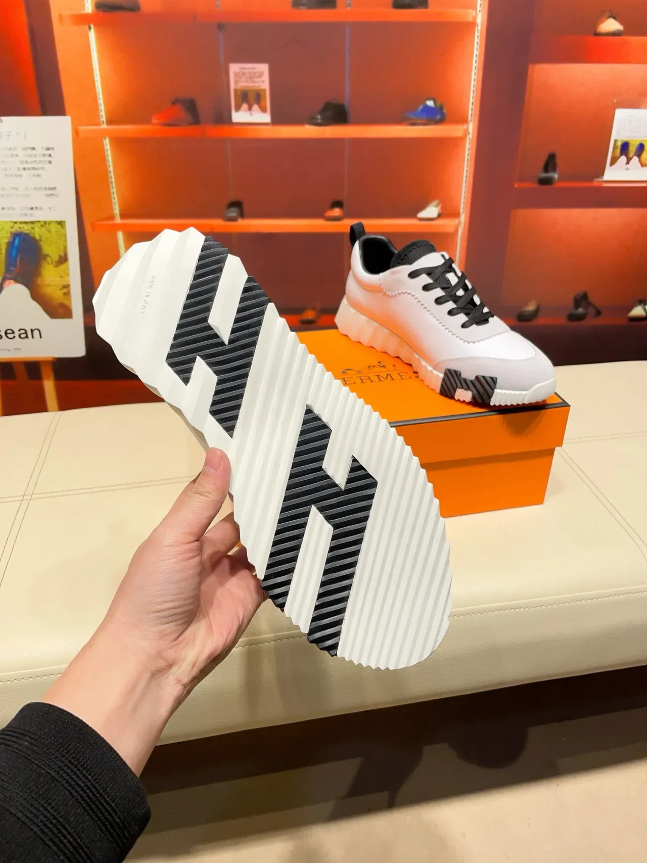 Hermès Oran সাদা এবং ধূসর লাইফস্টাইল স্নিকার 3