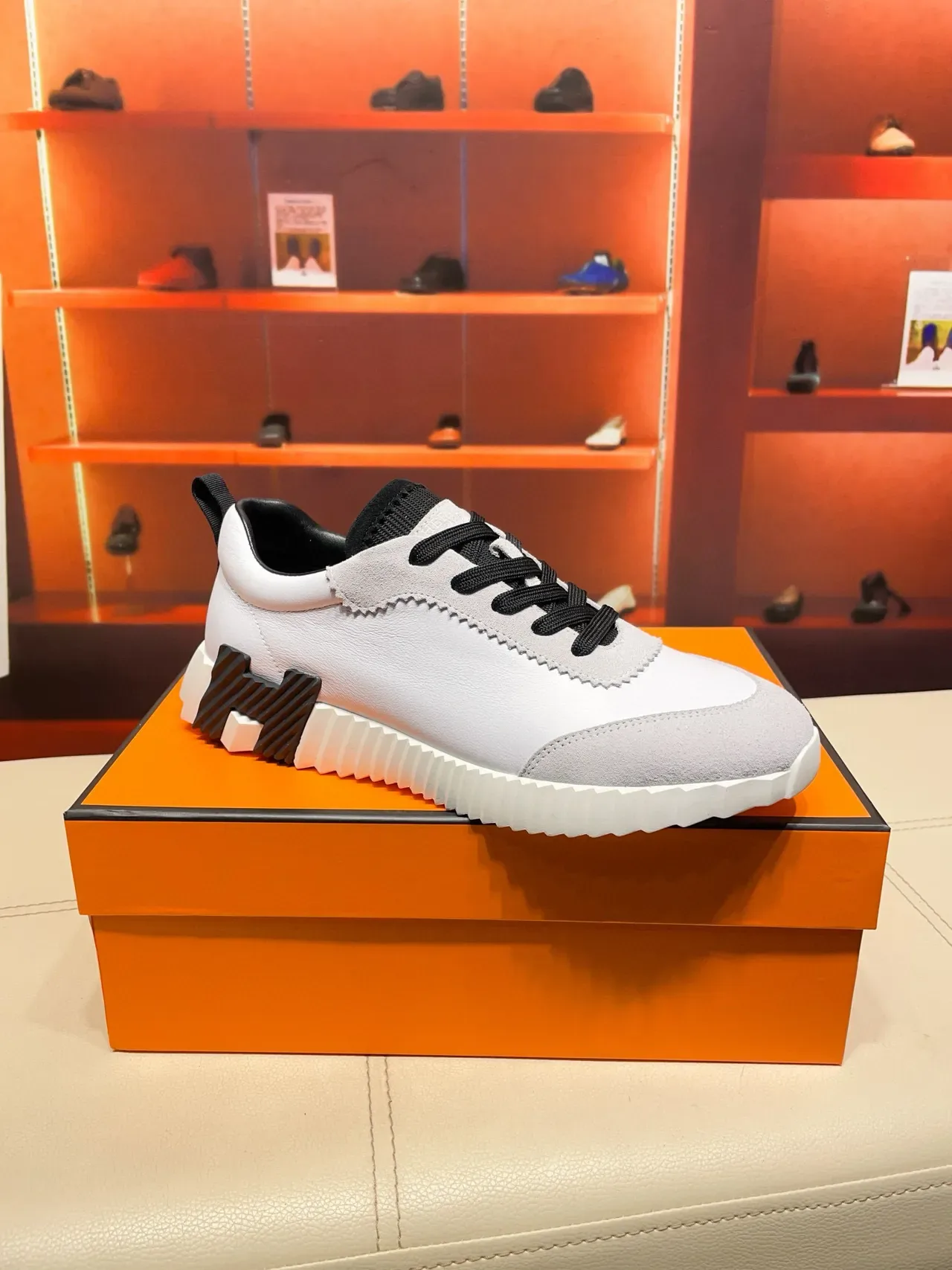 Hermès Oran সাদা এবং ধূসর লাইফস্টাইল স্নিকার 9