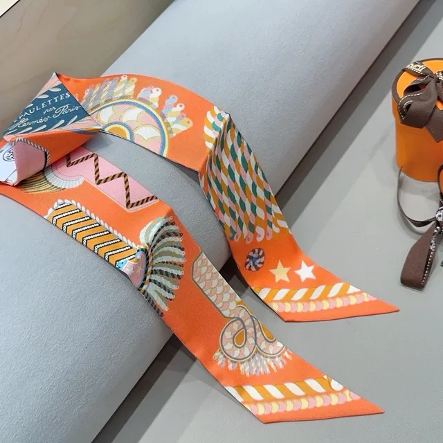 Hermès Twilly Orange Star 和图案丝巾 7