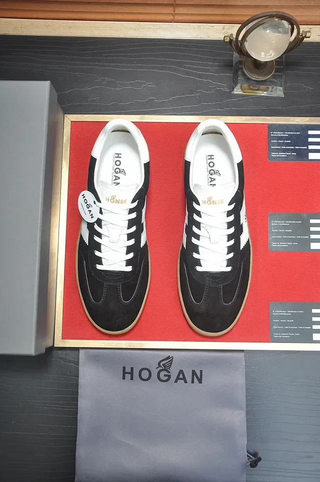 Hogan حذاء رياضي أسود أبيض سويدي سول كوم 3