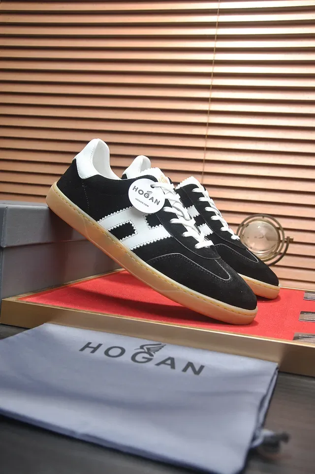Hogan حذاء رياضي أسود أبيض سويدي سول كوم 4