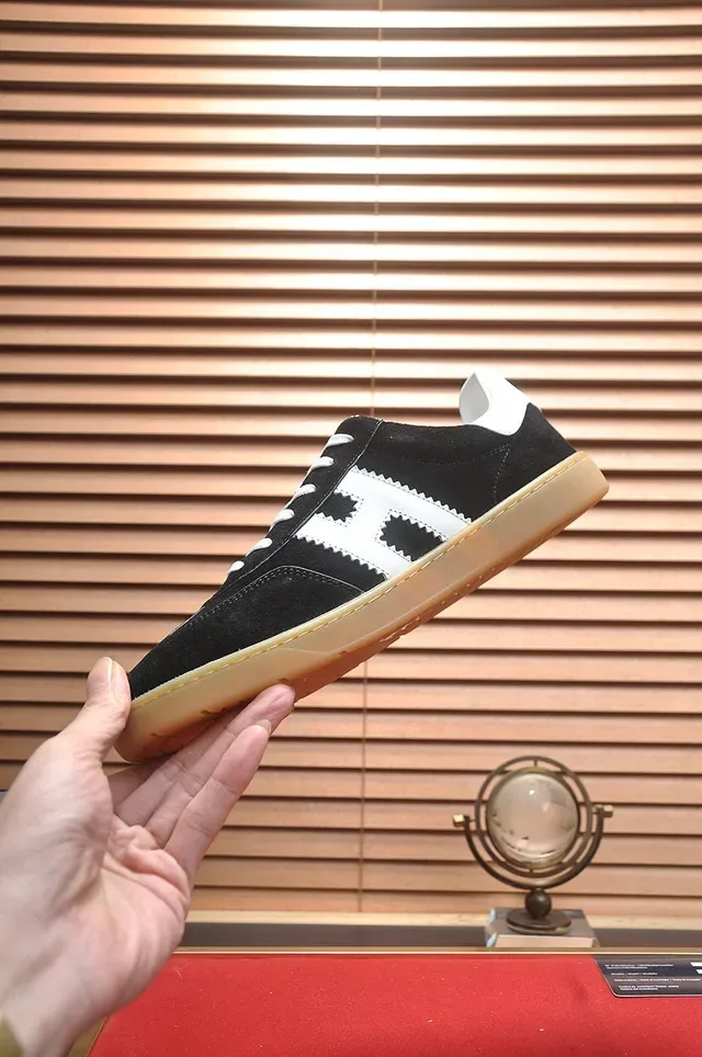 Hogan حذاء رياضي أسود أبيض سويدي سول كوم 6