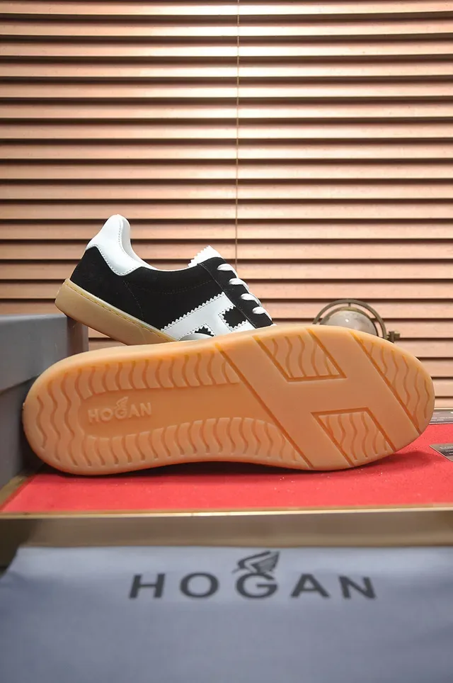 Hogan حذاء رياضي أسود أبيض سويدي سول كوم 7