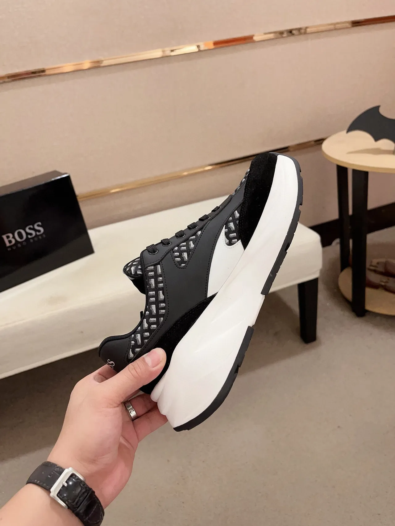 Hugo Boss Chaussures Noir Blanc Semelle Sculptée Partie Supérieure en Matériau Mixte Chunky Sneakers 6