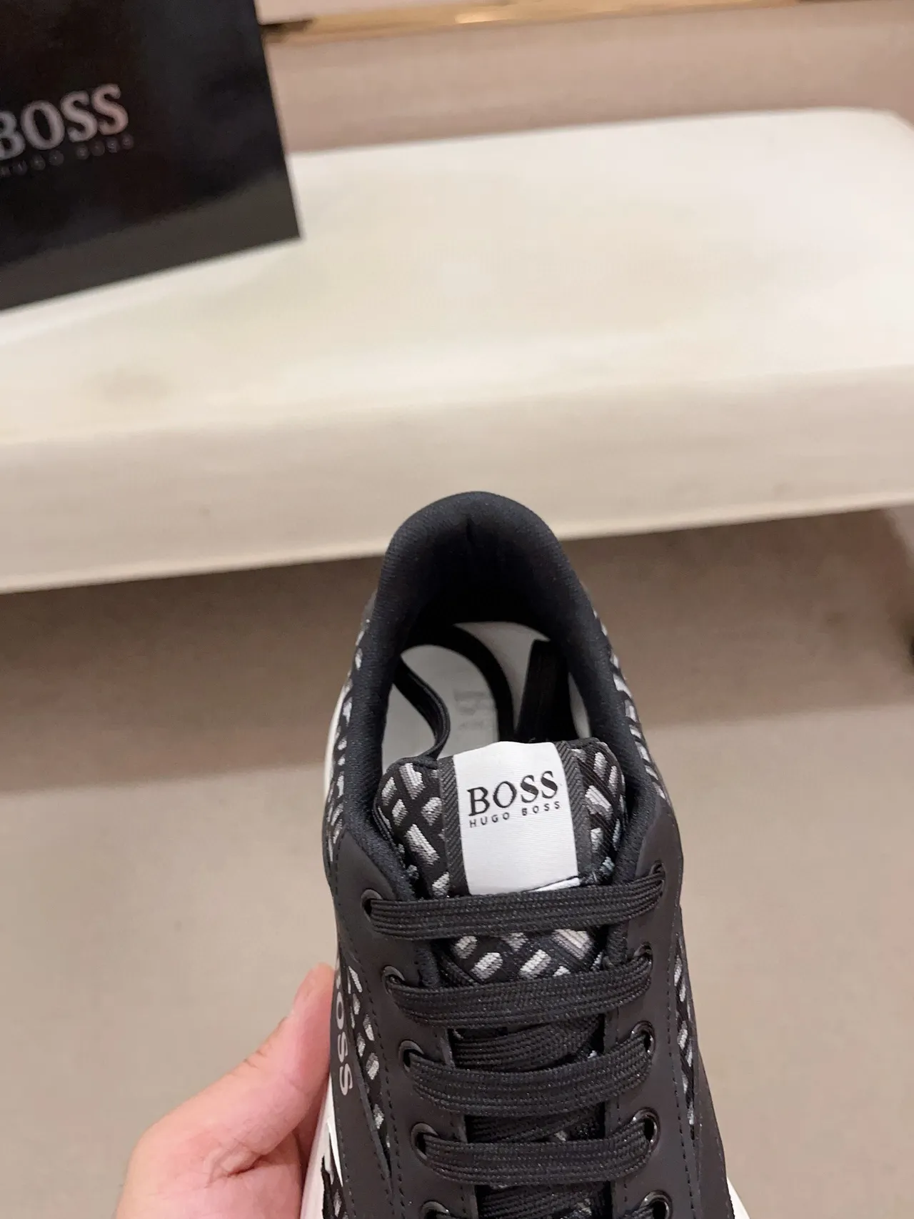 Hugo Boss Chaussures Noir Blanc Semelle Sculptée Partie Supérieure en Matériau Mixte Chunky Sneakers 7