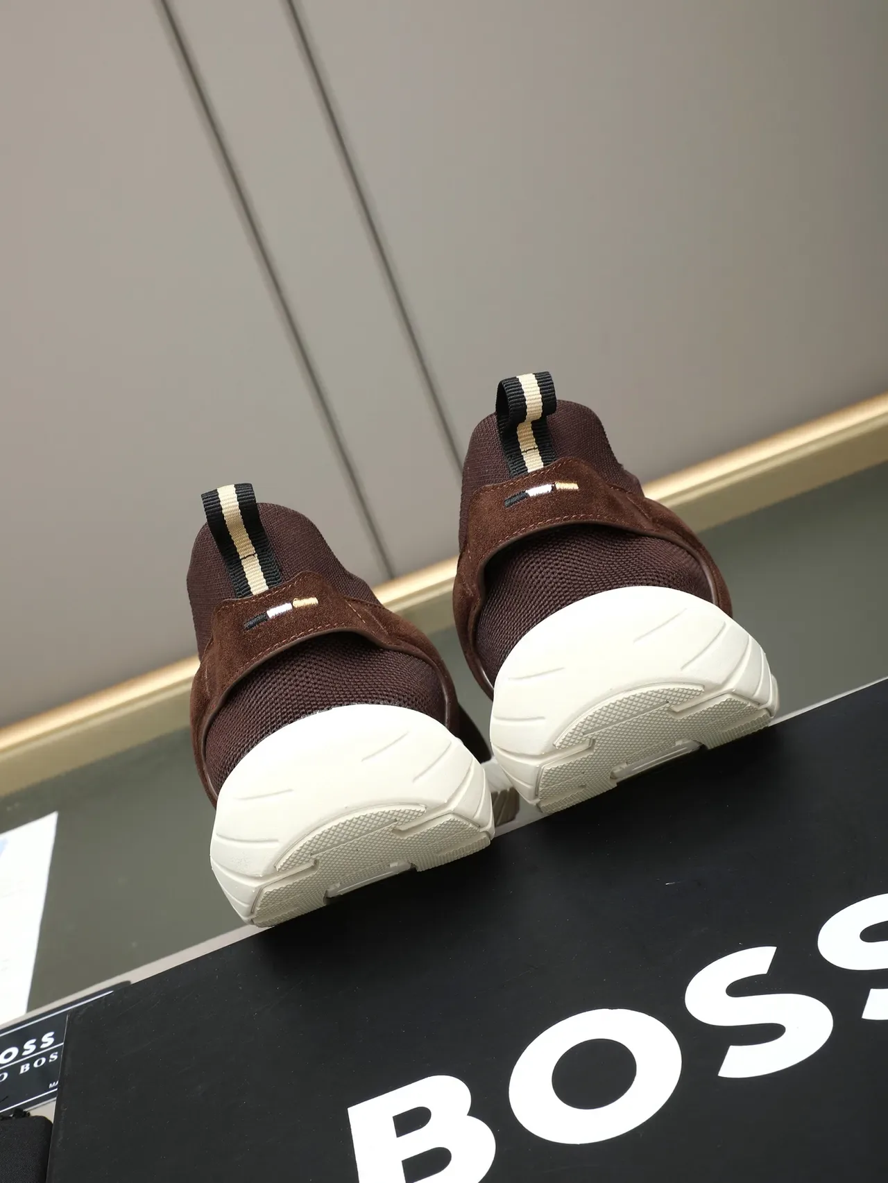 Hugo Boss Sneakers Lifestyle en Tricot et Daim Marron 3